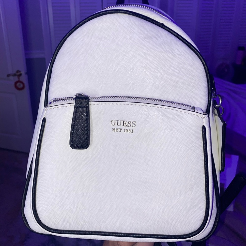 White guess backpack 😍